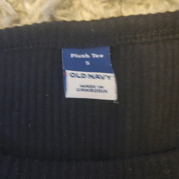 Old Navy Black Ribbed Tee - Picture 2 of 3